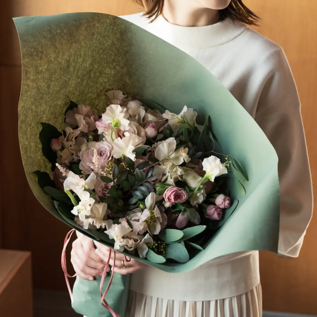お祝いの花束（くすみ系・ニュアンスカラー） | 花のオンライン注文